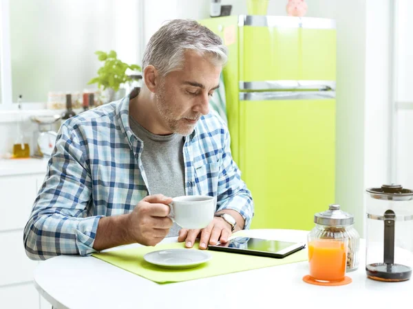 Desayuno saludable en casa —  Fotos de Stock