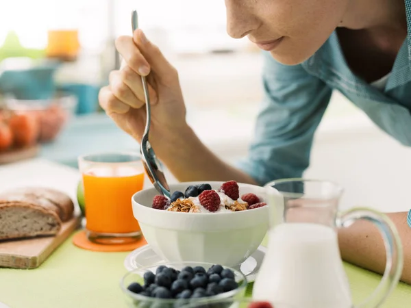 Thuis gezond ontbijt — Stockfoto