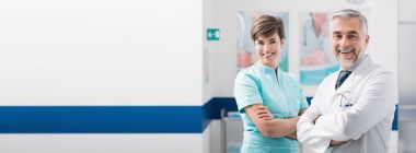 Tıbbi personel hastanede poz