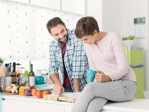 Couple searching recipes on the cookbook — Stock Photo, Image