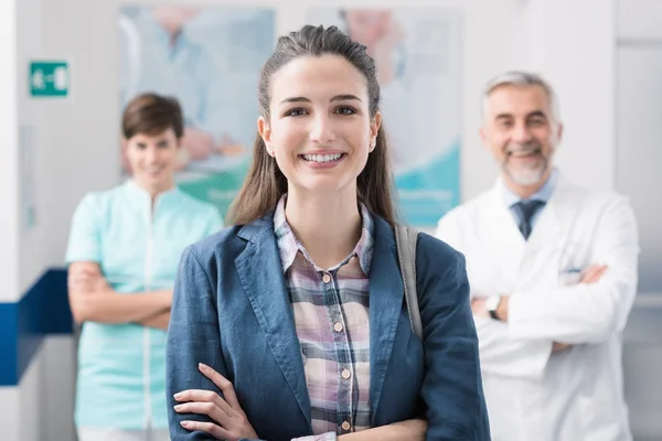 Professional medical team assisting a patient at the hospital — Stock Photo, Image