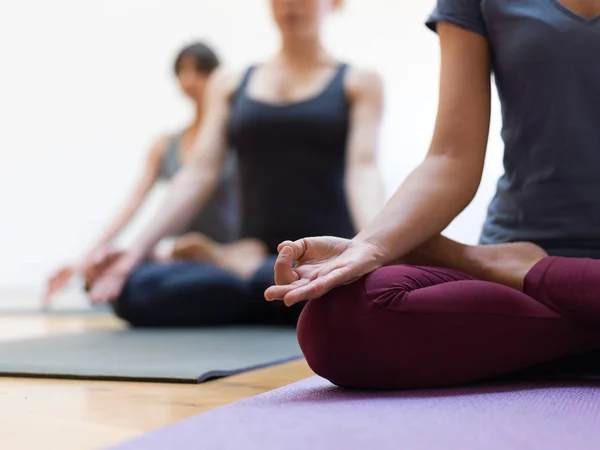 Йога и медитация внимательности — стоковое фото