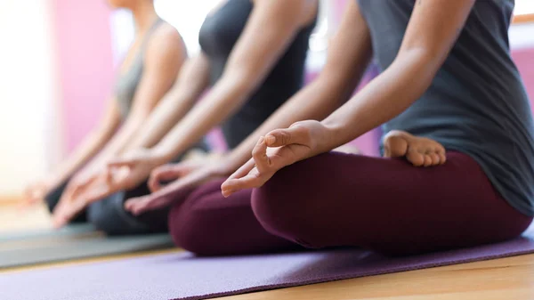 Yoga and mindfulness meditation — Stock Photo, Image