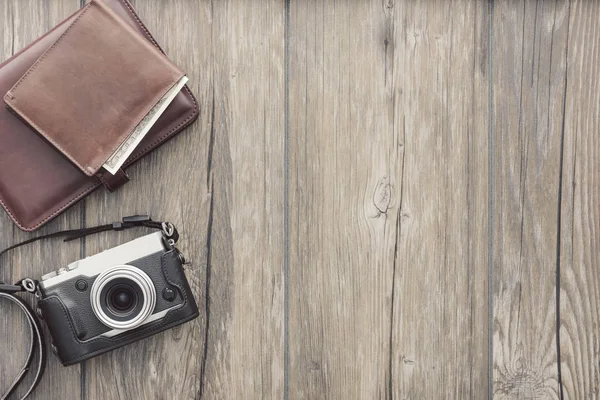 Caméra vintage sur un bureau — Photo