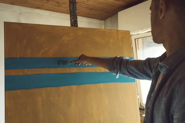 Künstler Schafft Ein Abstraktes Kunstwerk Malt Auf Leinwand Mit Einem — Stockfoto