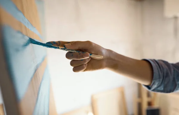 Artista Criando Uma Obra Arte Abstrata Ele Está Pintando Sobre — Fotografia de Stock