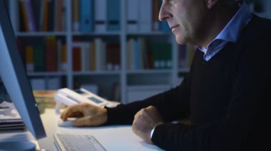 İşadamı kötü haberler alıyor