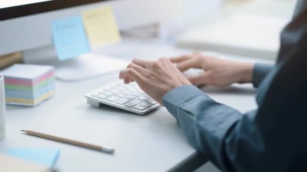 Mitarbeiterinnen im Büro — Stockvideo