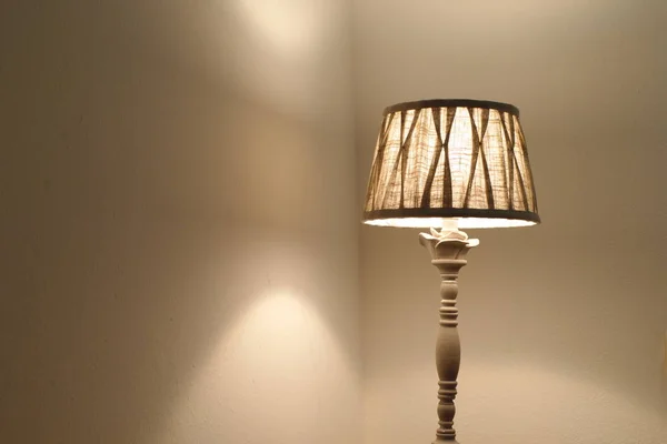 Φως του λαμπτήρα στο δωμάτιο — Φωτογραφία Αρχείου