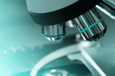 Sağlık Bilimi Hastalığı Teşhisi mavi laboratuvar geçmişi için bileşik mikroskop