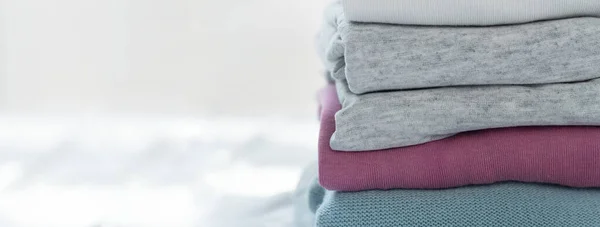 Macio Confortável Rosa Cinza Azul Tecido Pano Pilha Branco Casa — Fotografia de Stock