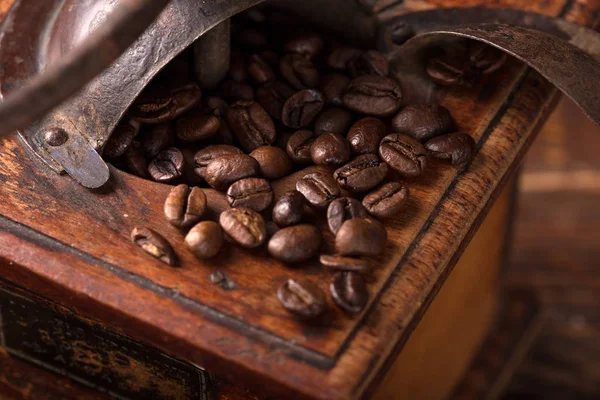 咖啡豆咖啡机 — 图库照片