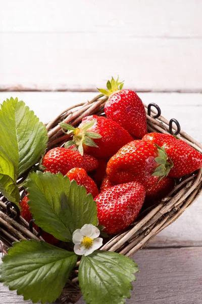 Basket with strawberries — Stock Photo, Image