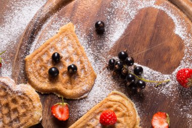 Waffle somun ve çilek ile