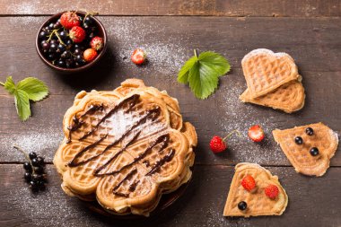 Waffle somun ve çilek ile