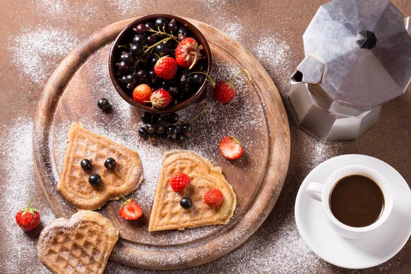 Waffles with redcurrant and strawberry — Stock Photo, Image