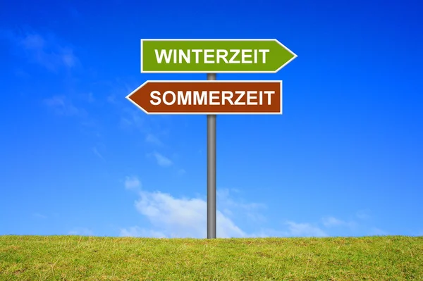 Signpost winter time summer time german — Stock Photo, Image
