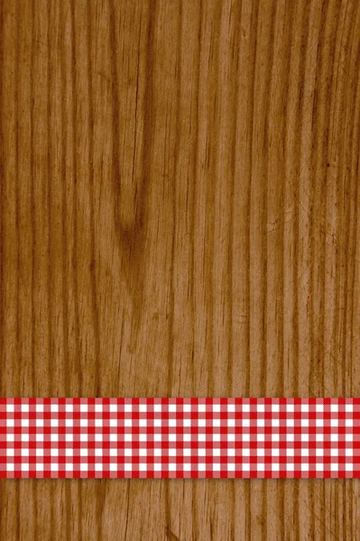 Fundo de madeira com toalha de mesa branca vermelha — Fotografia de Stock
