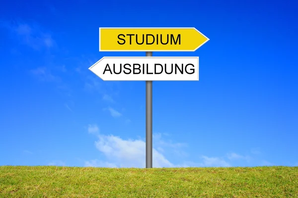 Signpost studying or apprenticeship german — Stock Photo, Image