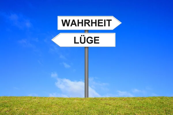 Signpost showing Truth Lie Nowhere german — Stock Photo, Image