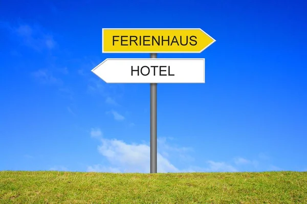 Signpost showing Cottage or Hotel german — Stock Photo, Image