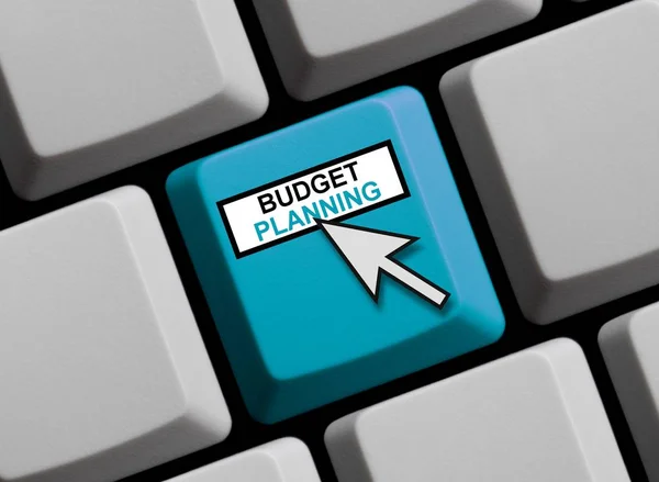 Клавиатура компьютера: бюджетное планирование — стоковое фото