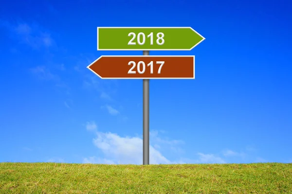 Signpost year 2017 and 2018 — Stock Photo, Image
