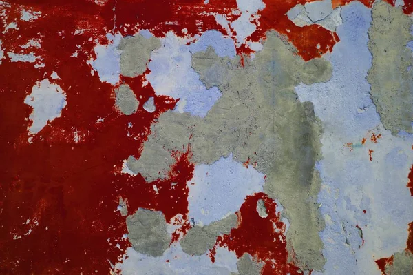 Kirli yıkık duvar kırmızı beyaz gri — Stok fotoğraf