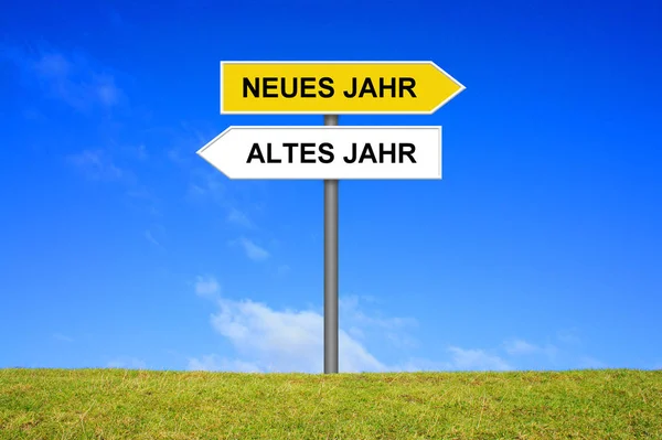 Wegweiser zeigt altes Jahr und neues Jahr — Stockfoto