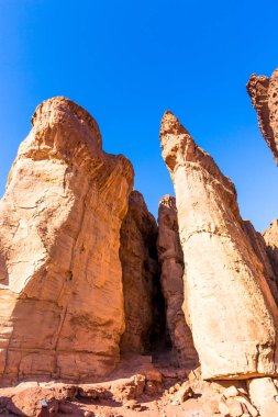 Eilat, İsrail. Güzel deniz, sahiller ve dağlar.