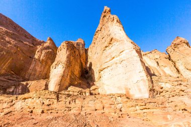 Eilat, İsrail. Güzel deniz, sahiller ve dağlar.