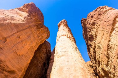 Eilat, İsrail. Güzel deniz, sahiller ve dağlar.