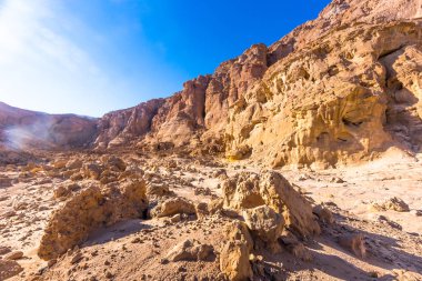 Eilat, İsrail. Güzel deniz, sahiller ve dağlar.