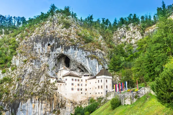 Castelo Predjama Eslovénia Predjama Aproximadamente Caverna Postojna — Fotografia de Stock