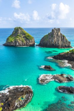 Morro dos ipe Irmaos görünümünü ve Baia dos Porcos görünümünü.