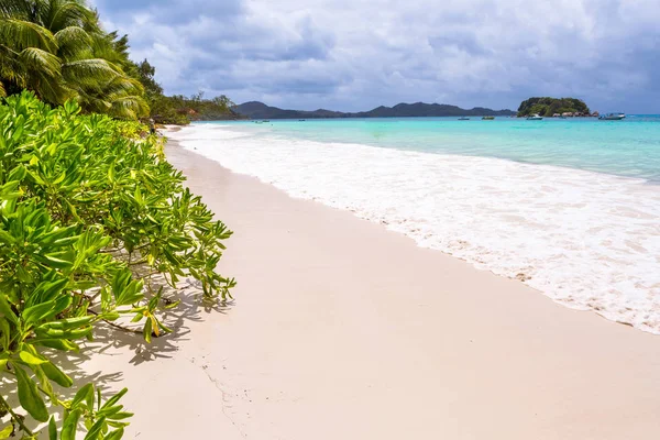 Seychelles, playa Paradise. La Digue en Anse Lazio, Fuente d 'A — Foto de Stock