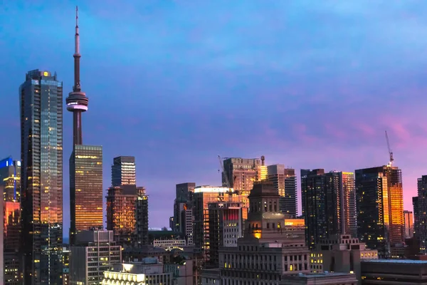 Toronto skyline ao pôr do sol em Ontário, Canadá — Fotografia de Stock