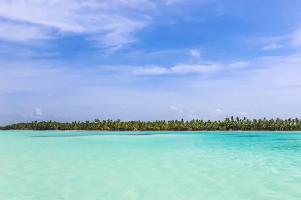 Playa tropical como paisaje natural salvaje en Punta Cana, República Dominicana — Foto de Stock