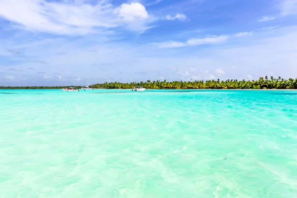 Tropischer Strand als wilde Naturkulisse in Punta Cana, Dominikanische Republik — Stockfoto