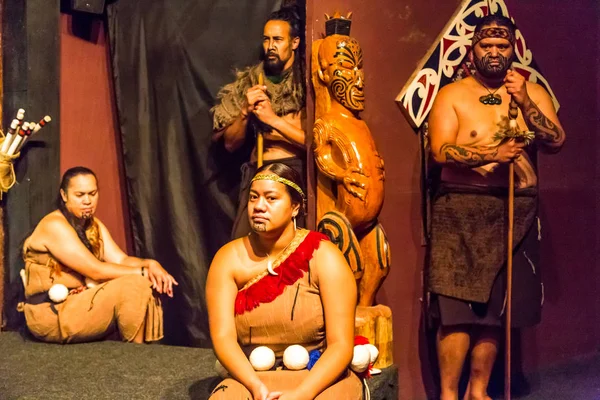 Rotorua Nova Zelândia 2015 Tribos Maori Tradicional Show Saudação Nas — Fotografia de Stock