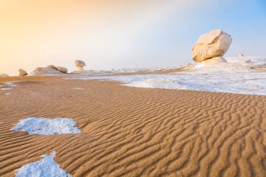 Mısır Sahrası 'ndaki Farafra' da Beyaz Çöl. Afrika.