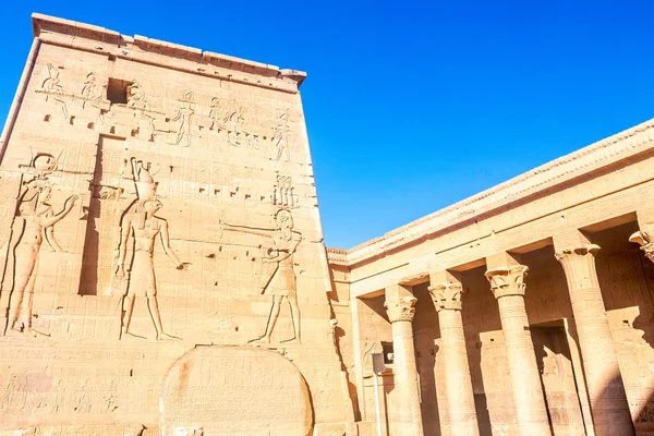 エジプトのナイル川にアスワンのフィラエ神殿 — ストック写真