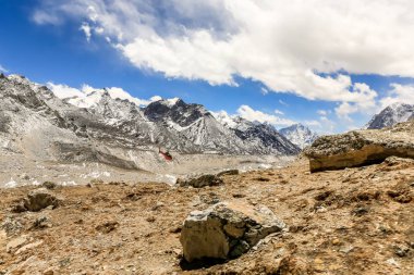 Nepal'deki Everest Merkez kampına trekking.