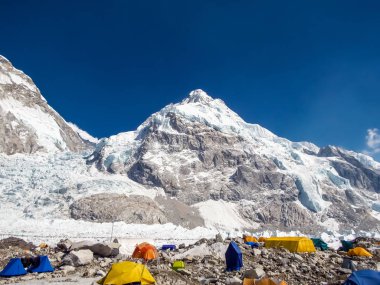 Nepal'deki Everest Merkez kampına trekking.