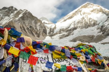 Nepal'deki Everest Merkez kampına trekking.