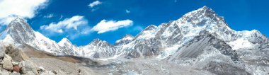 Nepal'deki Everest Merkez kampına trekking.