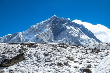 Nepal'deki Everest Merkez kampına trekking.