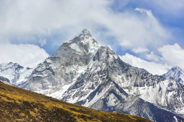 Nepal'deki Everest Merkez kampına trekking.