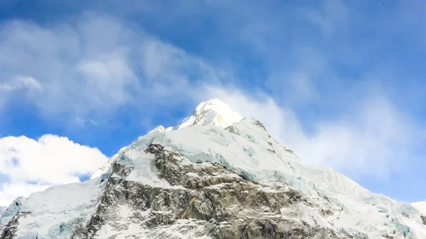 Треккинг до базового табору Еверест в Непалі. — стокове фото