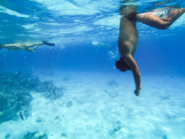 Бора Бора, Французская Полинезия. Ныряние с маской в бирюзовых водах
.